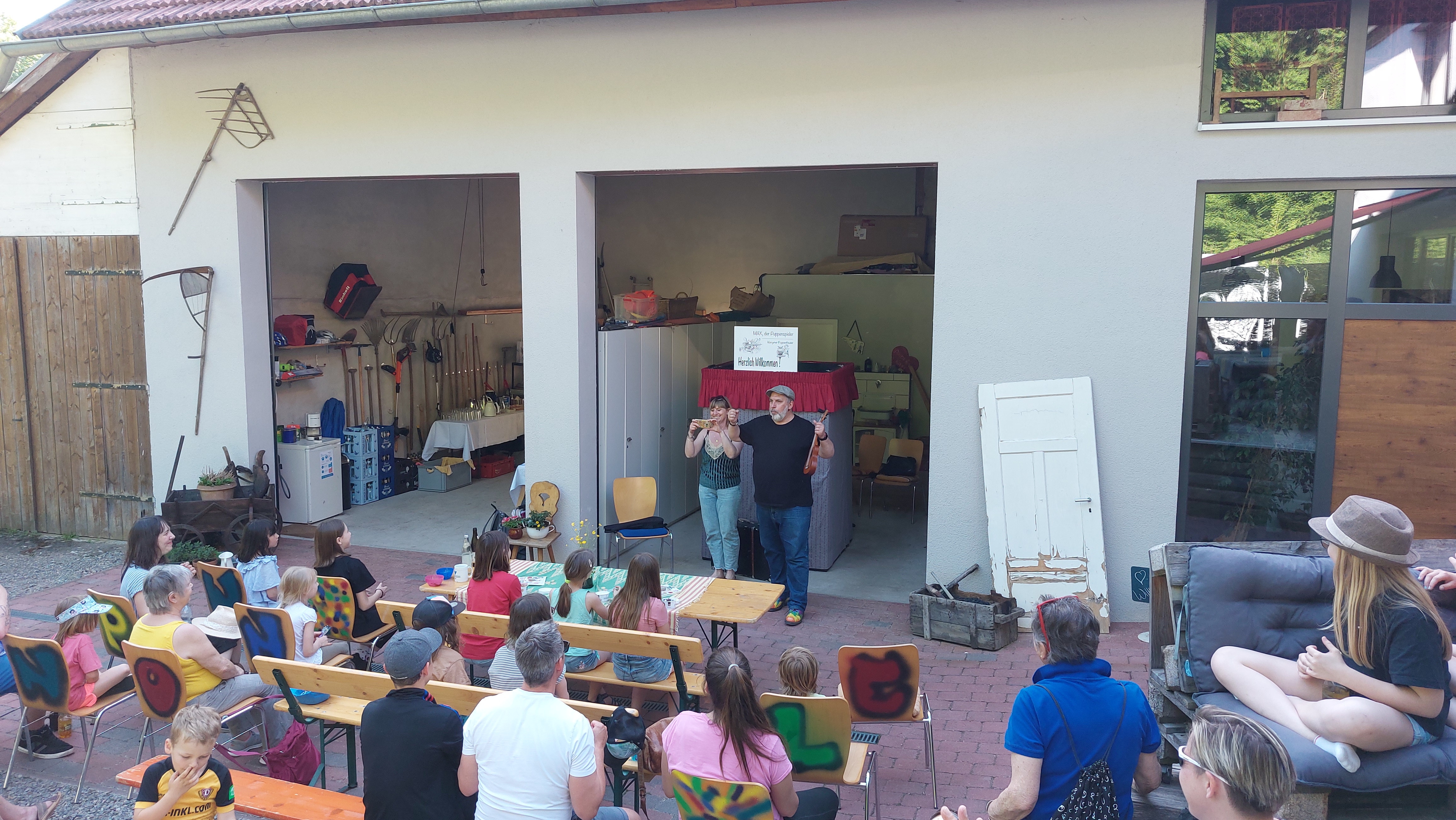 Max, der Puppenspieler